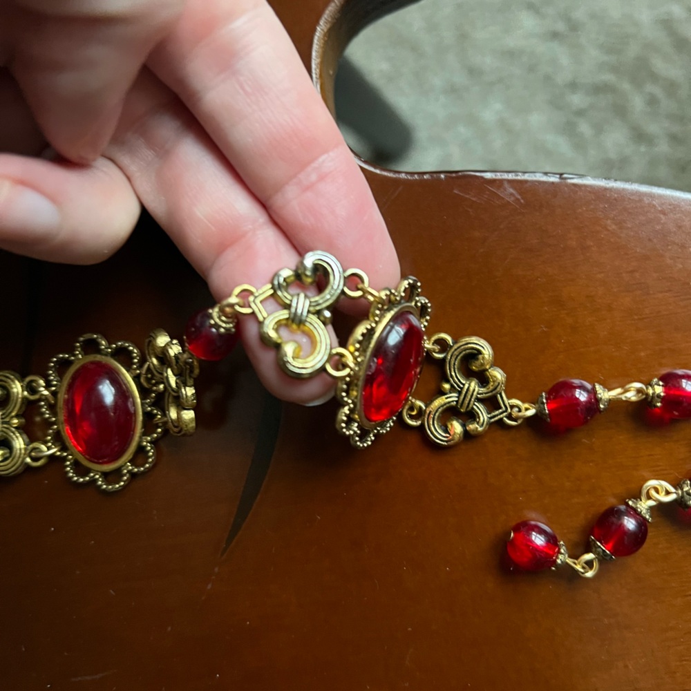 Elegant Red And Gold Jewelry Set - image 6
